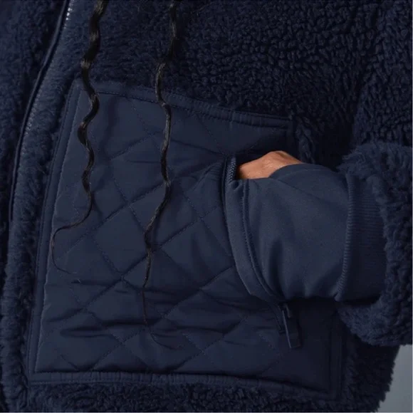 ✨Limited Edition✨ Alo Sherpa Edge Bomber in navy - Picture 3 of 14